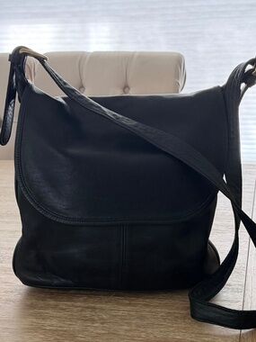 Black Coach Handbag ~ vintage Whitney Bag